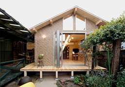 母屋から離れた自分だけの空間。自分だけの時間を楽しむ書斎